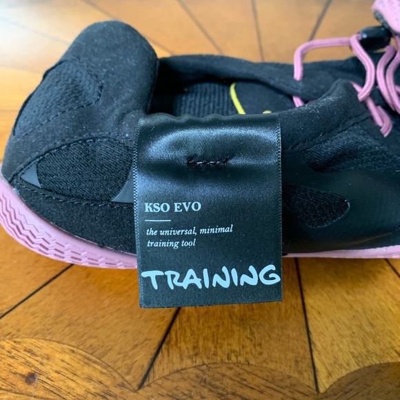 Vibram Black and Pink Athletic Shoes with Toe Compartments - Picture 3 of 5